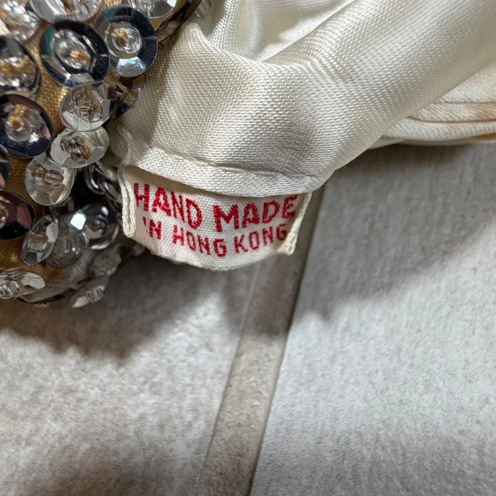 Vintage Silver Sequin Beaded Evening Clutch Handmade Hong Kong Kiss Lock Chain